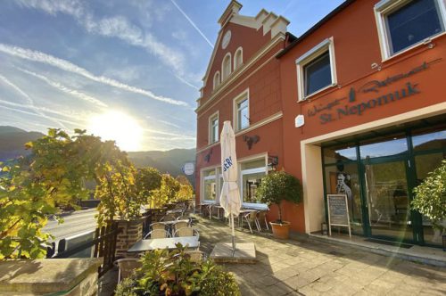 Weinhaus St. Nepomuk